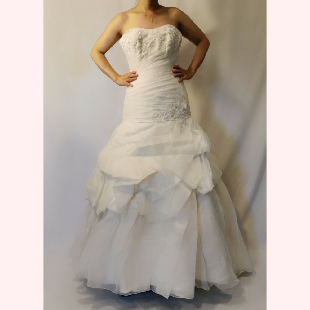 Ella Rosa NWOT Sequin Gown Wedding White Dress